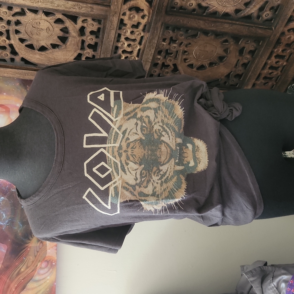 Tiger graphic tee
